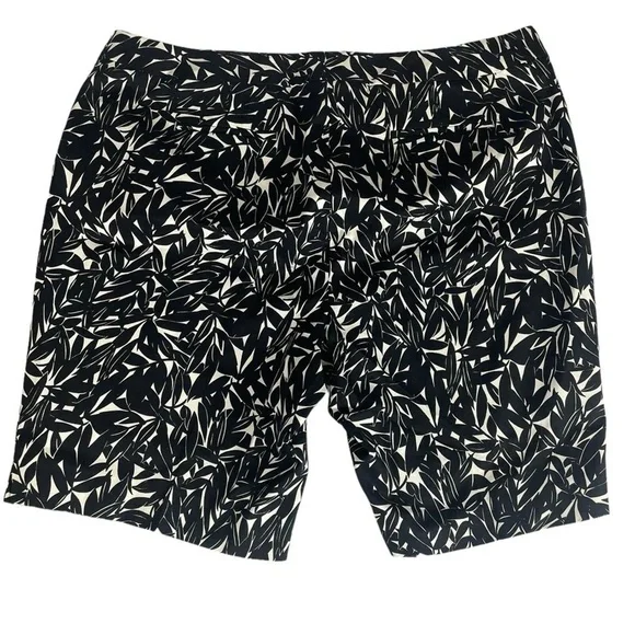 Talbots Woman Chino Shorts Womens Plus Size 22W Black White Leaf Pattern Pockets - Picture 2 of 8